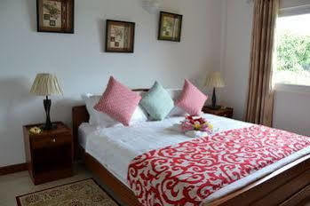 The Old School Self-Catering Apartment Praslin Екстериор снимка